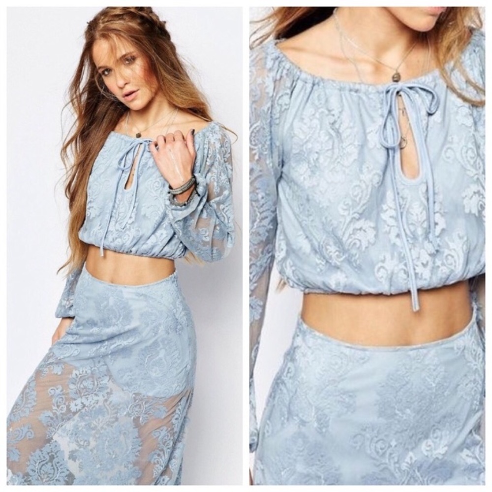 💙 Beautiful Lace Crop Top!
